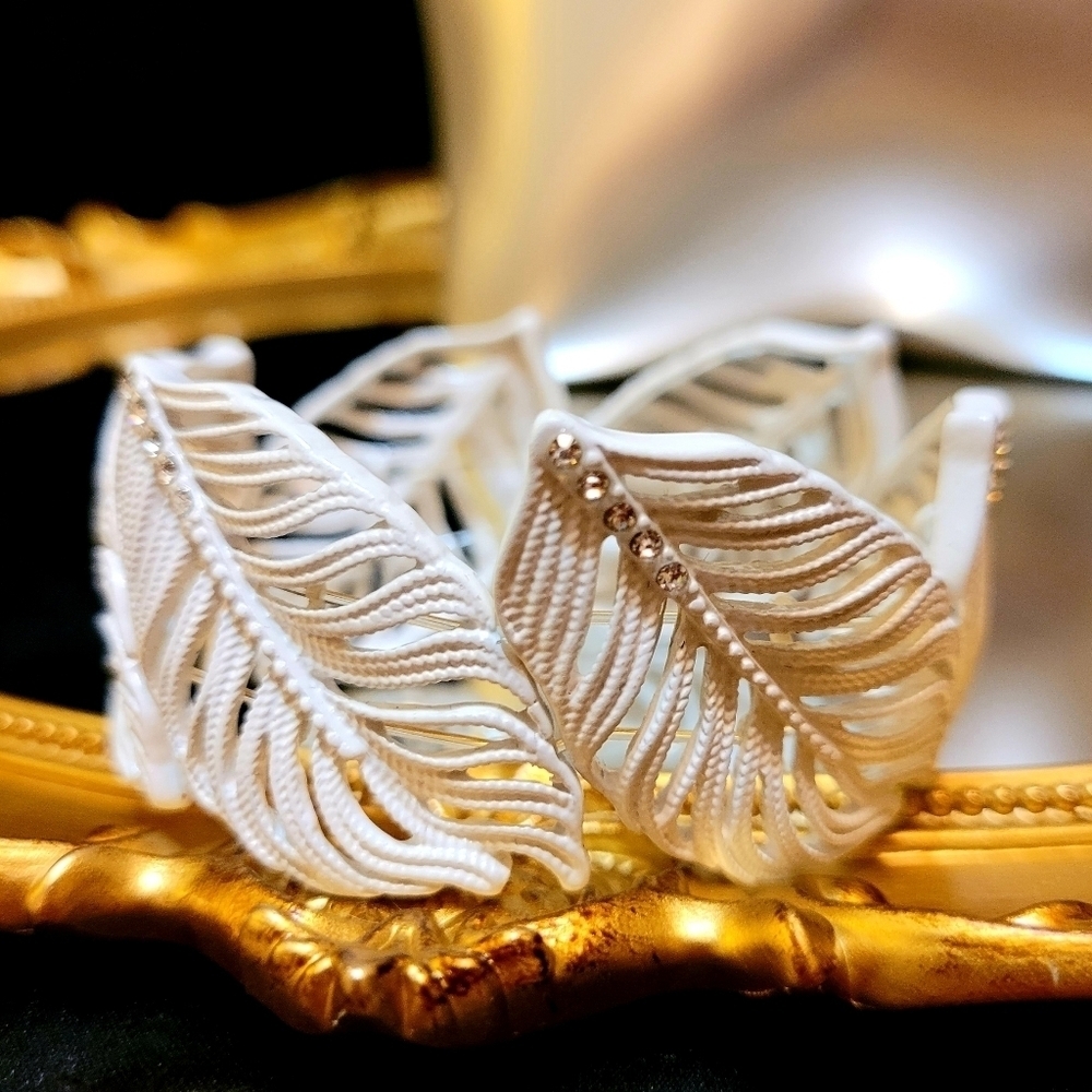 VINTAGE WHITE CRYSTAL WINGED LEAF BRACELET